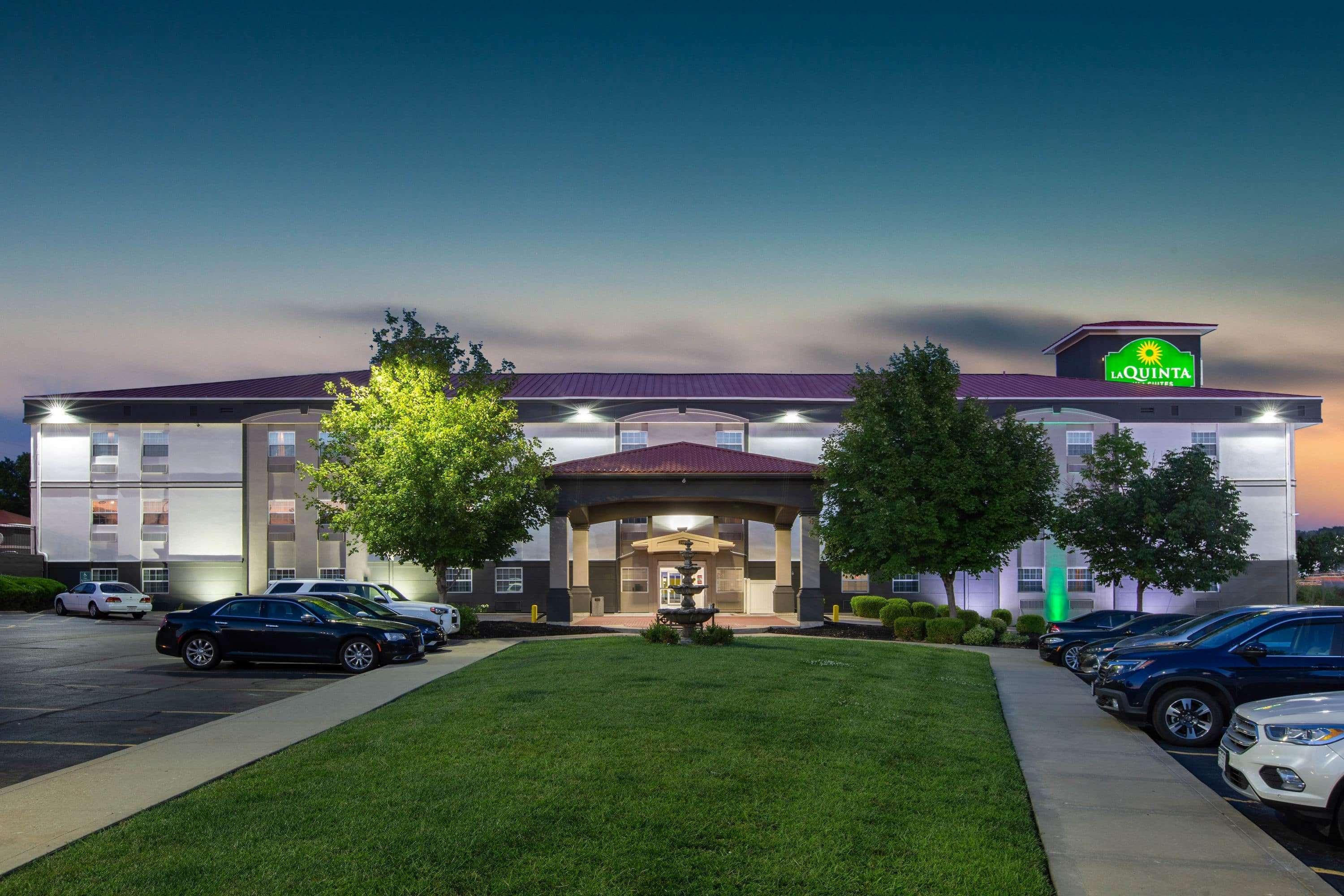 La Quinta By Wyndham Blue Springs Hotell Exteriör bild