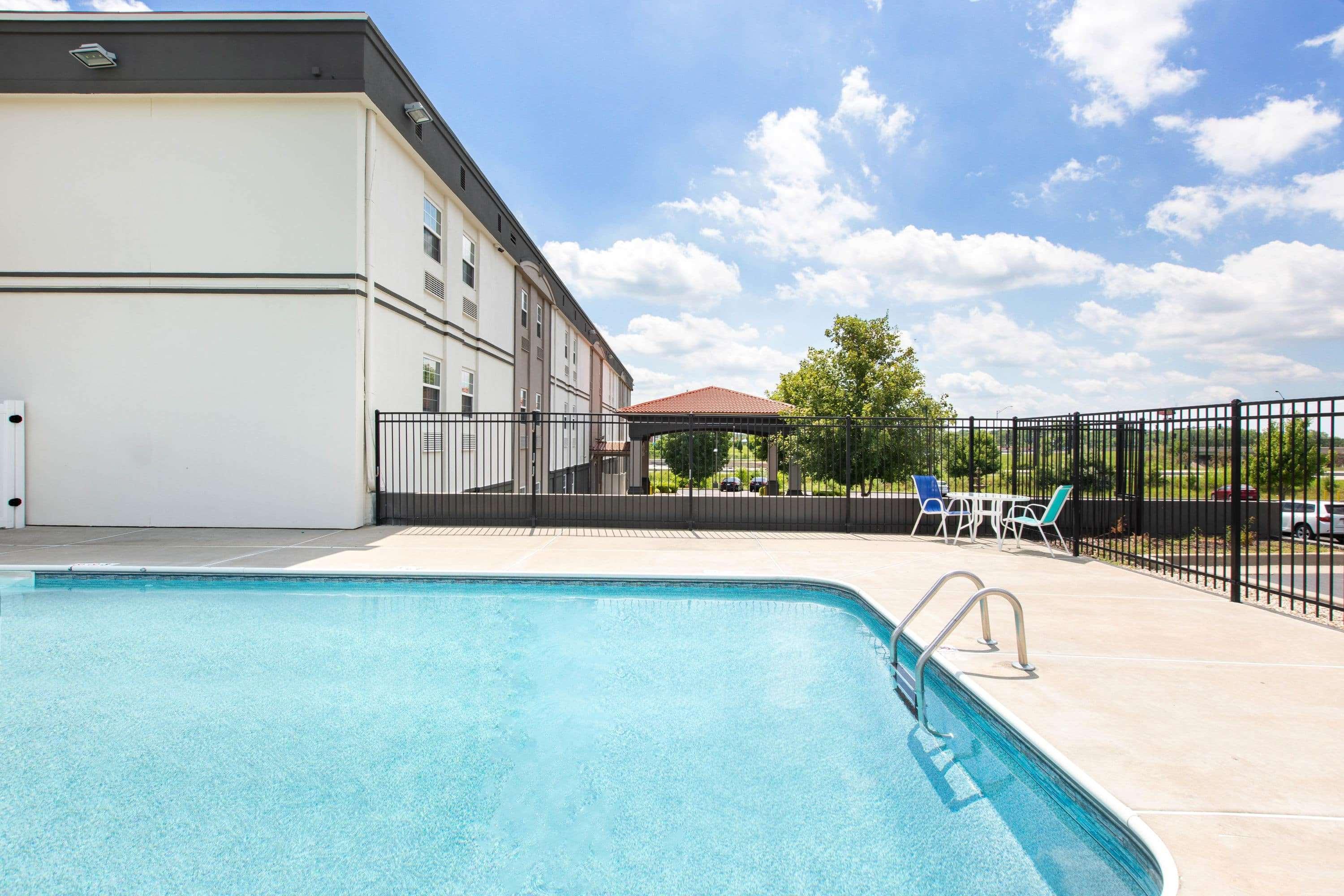 La Quinta By Wyndham Blue Springs Hotell Exteriör bild